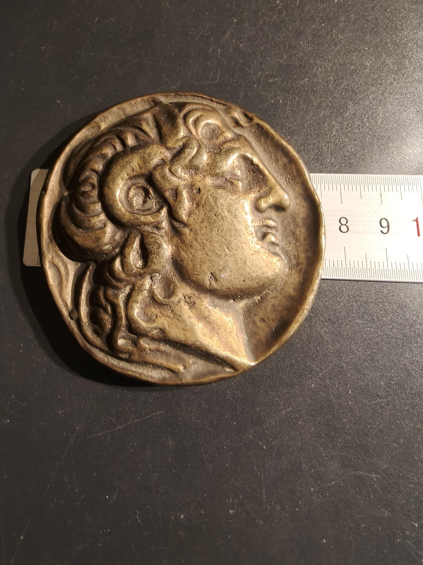 老王徽章第163期 13-15日三场连拍 16日统一发货  13、14日结束后可寄存 古希腊风格亚历山大大帝单面铜章     直径75mm.    重量278.4g