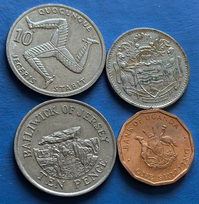 外国优质老铜币银币，周六九点倒数截拍，满百包邮，可寄存半年，喜欢朋友微信扫描二维码可直接参拍 - 马恩、泽西、圭亚那、乌干达4枚