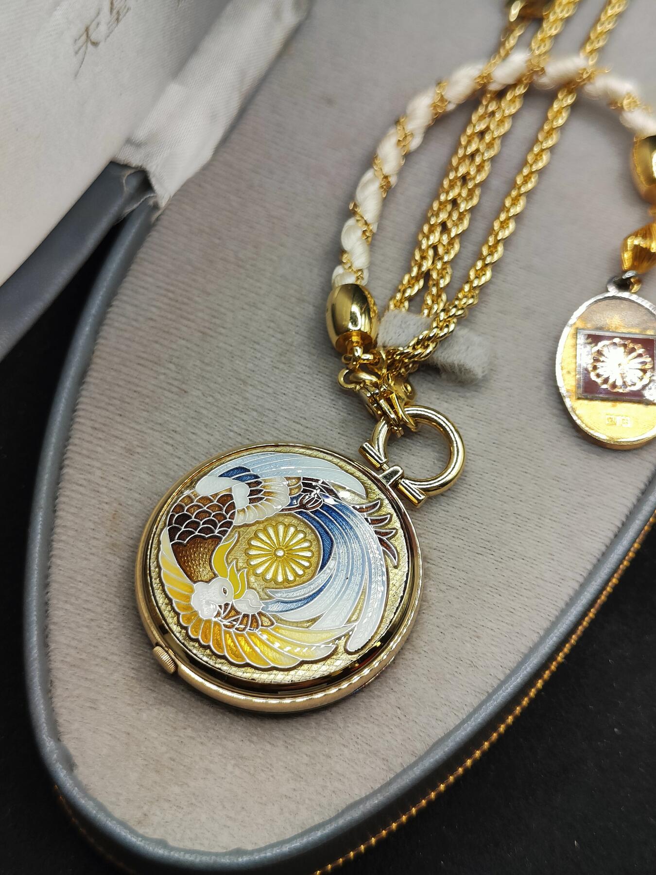 0元起拍勋章 第310期 咸鱼国勋章拍卖专场 11月16日（周日）下午6：00开始 日本在位60周年纪念怀表，纯银挂坠