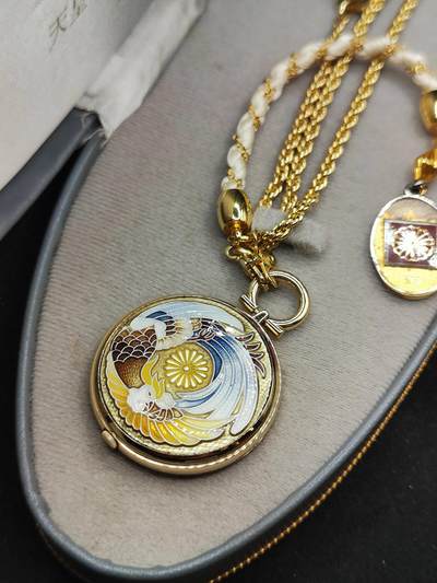 0元起拍勋章 第310期 咸鱼国勋章拍卖专场 11月16日（周日）下午6：00开始 - 日本在位60周年纪念怀表，纯银挂坠