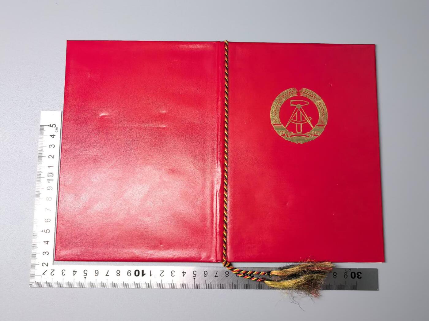 小驴勋章奖章收藏11月15日周六晚五点拍卖（珍爱和平，收藏战争，铭记历史，勿忘国耻，忠党爱国。有偿代拍，送拍规则在简介最后，参拍须阅读规则后再参拍，关系到运费包装发货时效真假辨别等关键信息，拍卖时不再发原图，看大图店主微信码在拍卖店铺介绍里）