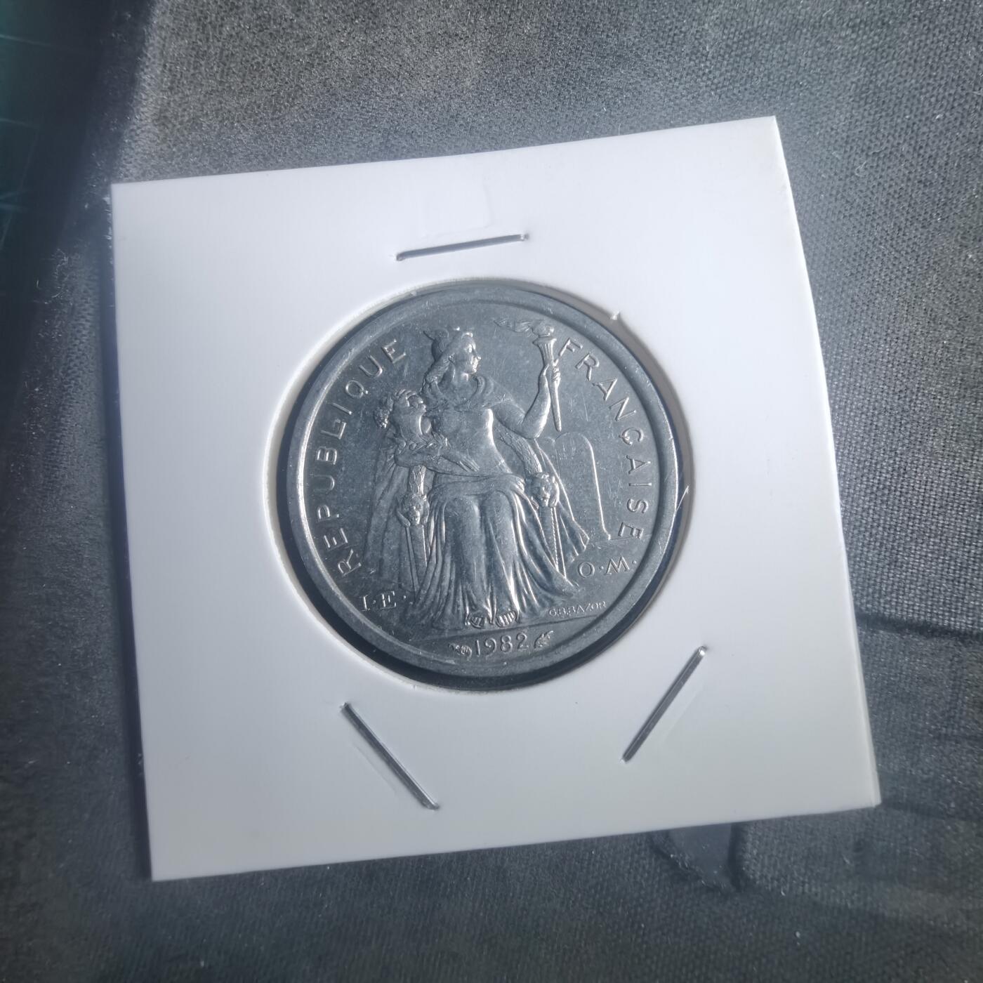 沼泽如烟--第903场 法属新喀里多尼亚1982年2法郎