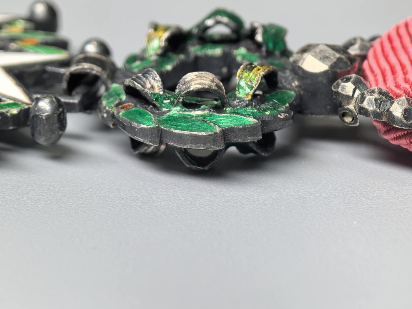 小驴勋章奖章收藏11月15日周六晚五点拍卖（珍爱和平，收藏战争，铭记历史，勿忘国耻，忠党爱国。有偿代拍，送拍规则在简介最后，参拍须阅读规则后再参拍，关系到运费包装发货时效真假辨别等关键信息，拍卖时不再发原图，看大图店主微信码在拍卖店铺介绍里）