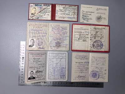 小驴勋章奖章收藏11月15日周六晚五点拍卖（珍爱和平，收藏战争，铭记历史，勿忘国耻，忠党爱国。有偿代拍，送拍规则在简介最后，参拍须阅读规则后再参拍，关系到运费包装发货时效真假辨别等关键信息，拍卖时不再发原图，看大图店主微信码在拍卖店铺介绍里） - 证件一组