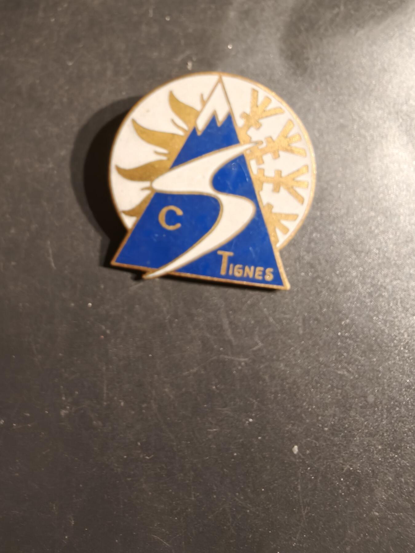 老王徽章第163期 13-15日三场连拍 16日统一发货  13、14日结束后可寄存  法国蒂涅（Tignes）滑雪胜地证章