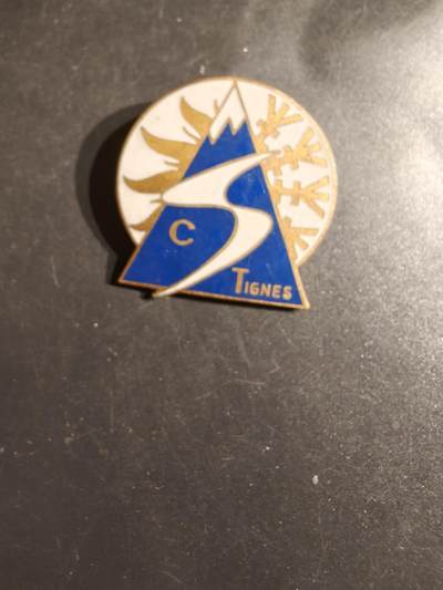 老王徽章第163期 13-15日三场连拍 16日统一发货  13、14日结束后可寄存 -  法国蒂涅（Tignes）滑雪胜地证章