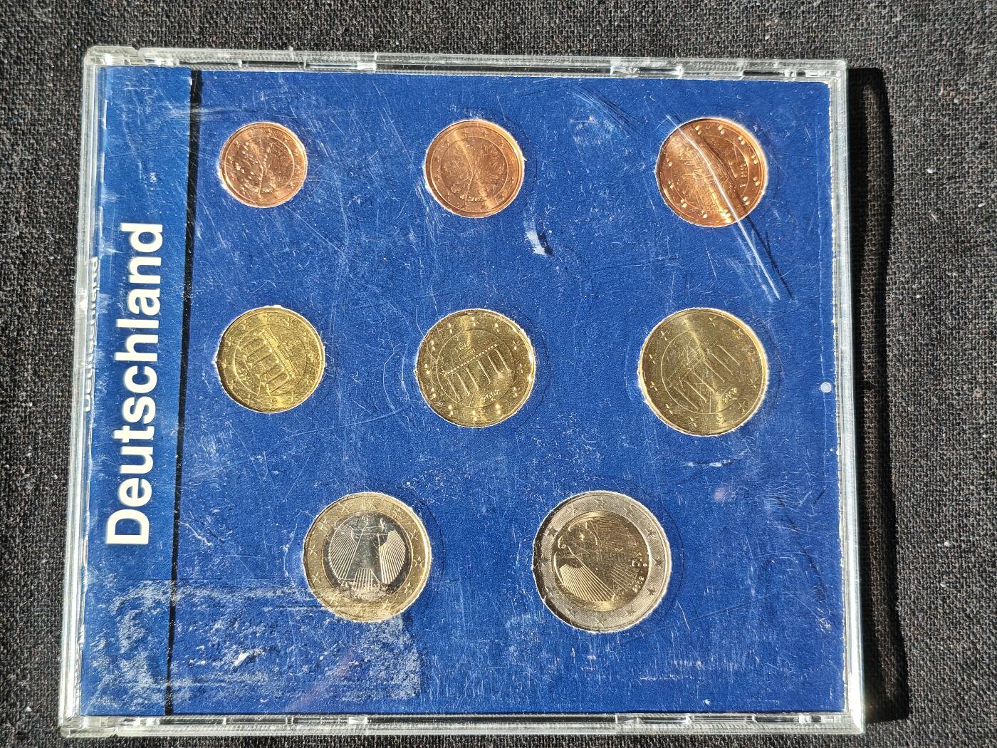 刘世昌艺术品销售中心～虎踞龙蟠*金杨在线联拍群第509期 2002年德国硬币一套8枚（清版欧元），品相如图。