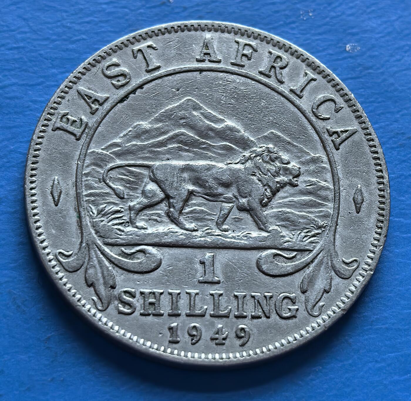 外国优质老铜币银币，周六九点倒数截拍，满百包邮，可寄存半年，喜欢朋友微信扫描二维码可直接参拍