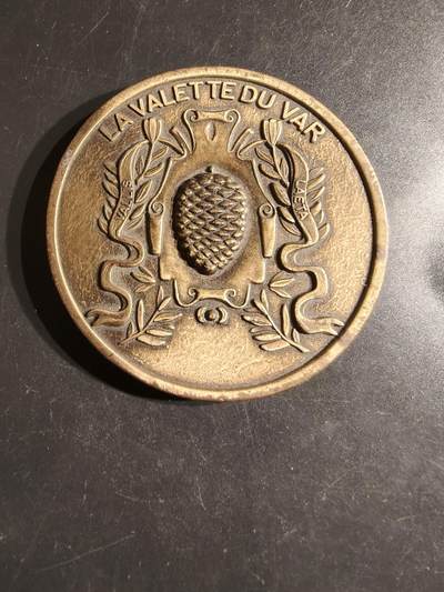 老王徽章第163期 13-15日三场连拍 16日统一发货  13、14日结束后可寄存 -  法国拉瓦莱特迪瓦尔市纪念章     直径68mm.   重量150.9g