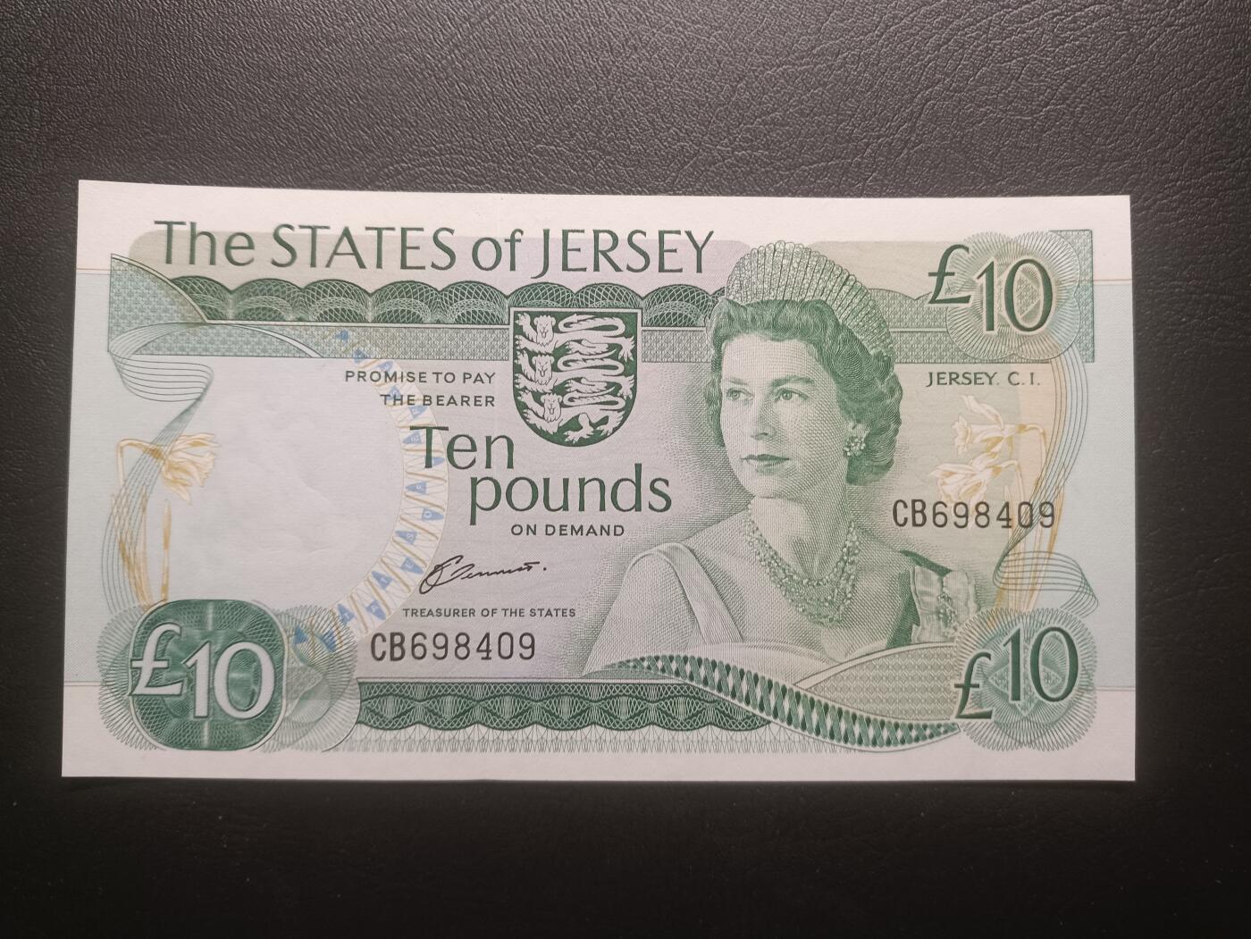 2025十一月第四期，总202期 泽西岛1983版10镑UNC双冠，稀有的珍珠冠女王版本中高面值，女王和伊丽莎白堡