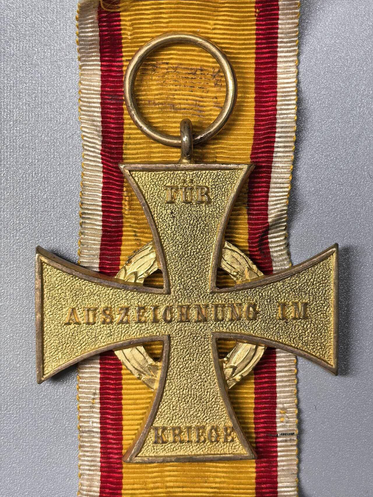 小驴勋章奖章收藏11月15日周六晚五点拍卖（珍爱和平，收藏战争，铭记历史，勿忘国耻，忠党爱国。有偿代拍，送拍规则在简介最后，参拍须阅读规则后再参拍，关系到运费包装发货时效真假辨别等关键信息，拍卖时不再发原图，看大图店主微信码在拍卖店铺介绍里） 利伯亲王国二级战功十字，好品