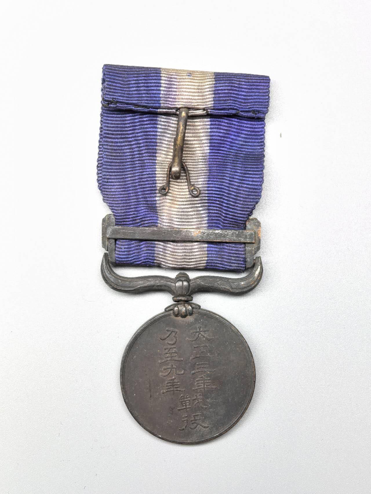 小驴勋章奖章收藏11月15日周六晚五点拍卖（珍爱和平，收藏战争，铭记历史，勿忘国耻，忠党爱国。有偿代拍，送拍规则在简介最后，参拍须阅读规则后再参拍，关系到运费包装发货时效真假辨别等关键信息，拍卖时不再发原图，看大图店主微信码在拍卖店铺介绍里）