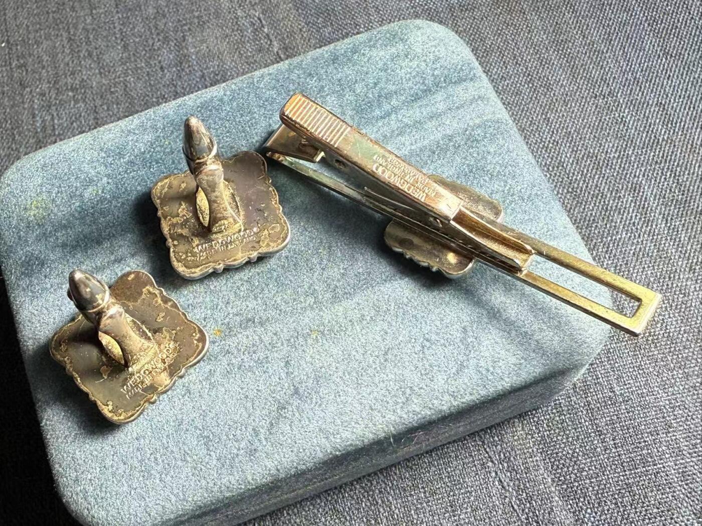 罗岚⭐爱藏⭐精品专拍第七场-分享拍场赚佣（周六有群拍，详细看简介） 中古奢侈  Wedgwood威基伍德 浮雕陶瓷帆船袖口领带夹一套  镀银材质