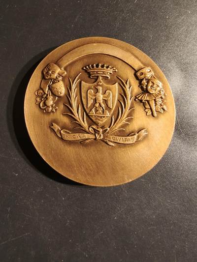 老王徽章第163期 13-15日三场连拍 16日统一发货  13、14日结束后可寄存 - 法国尼斯市大铜章     直径68mm.    重量169.5g