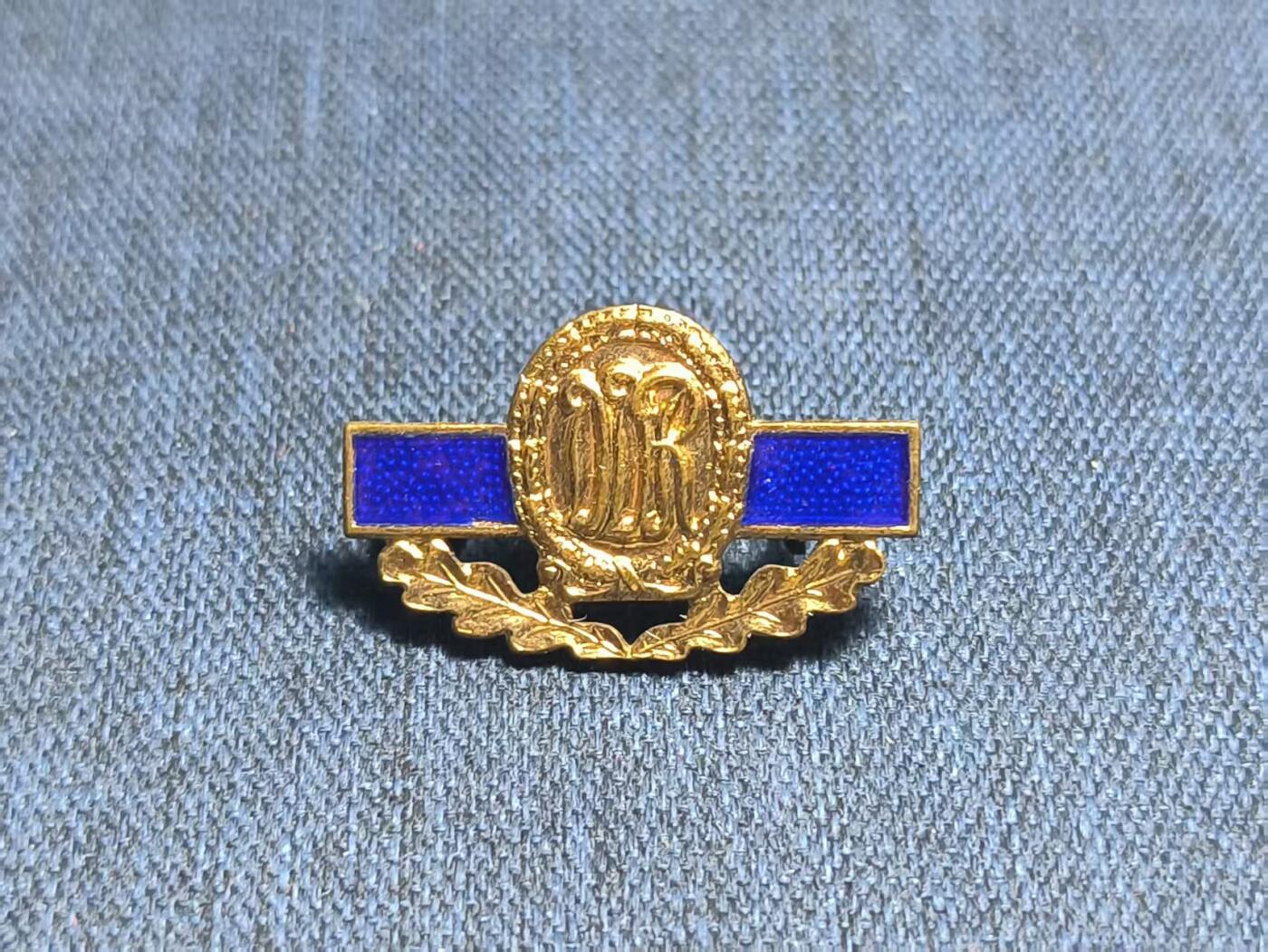 罗岚⭐爱藏⭐精品专拍第七场-分享拍场赚佣（周六有群拍，详细看简介） 民主德国 体育体能章（蓝色意为健康）珐琅质