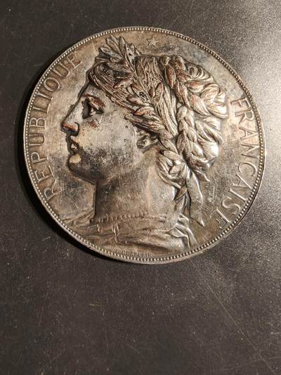 老王徽章第163期 13-15日三场连拍 16日统一发货  13、14日结束后可寄存 - 法国玛丽安娜单面镀银大铜章     大师夏普兰作品     直径68mm.    重量47.5g