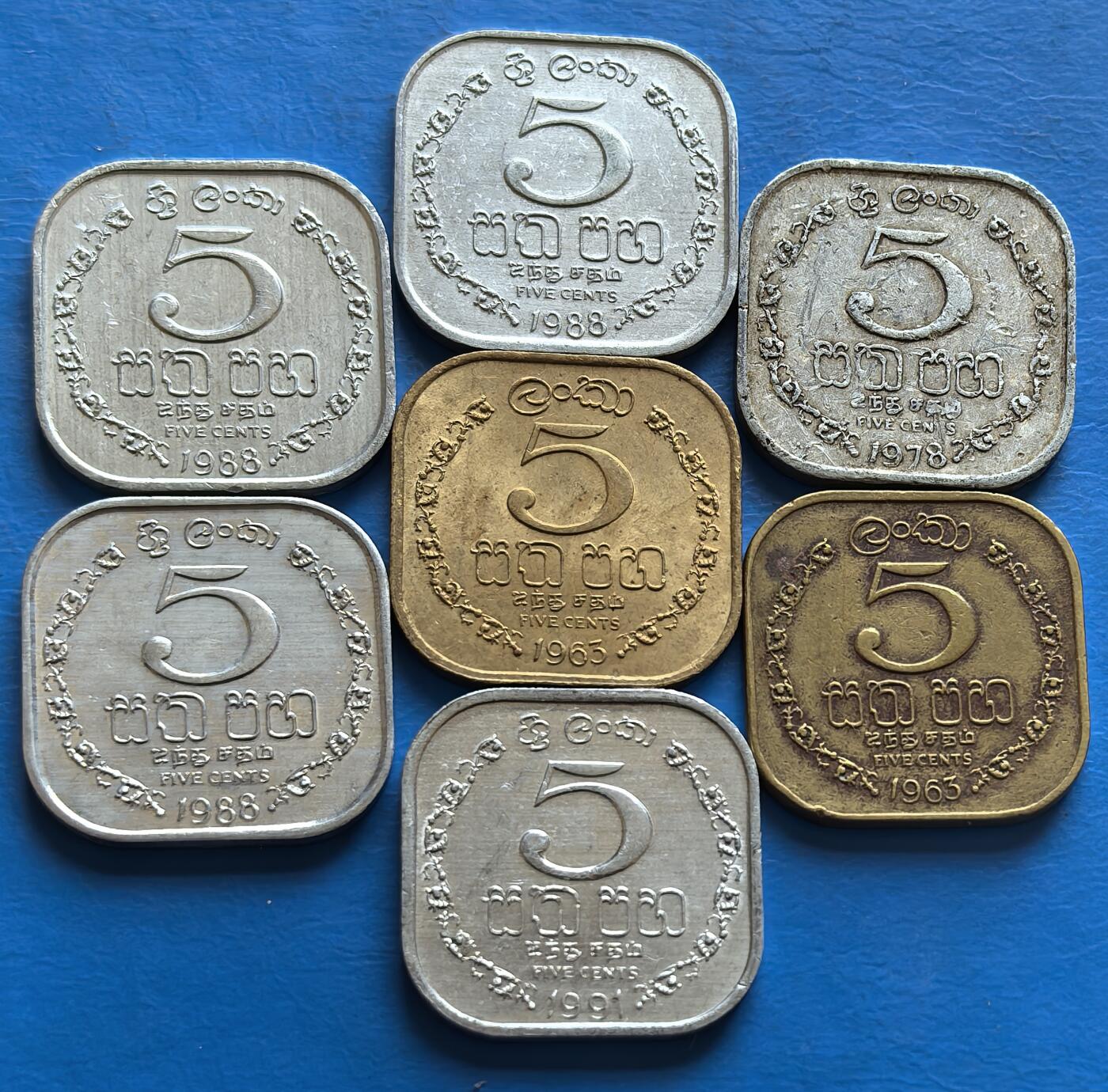 外国优质老铜币银币，周六九点倒数截拍，满百包邮，可寄存半年，喜欢朋友微信扫描二维码可直接参拍