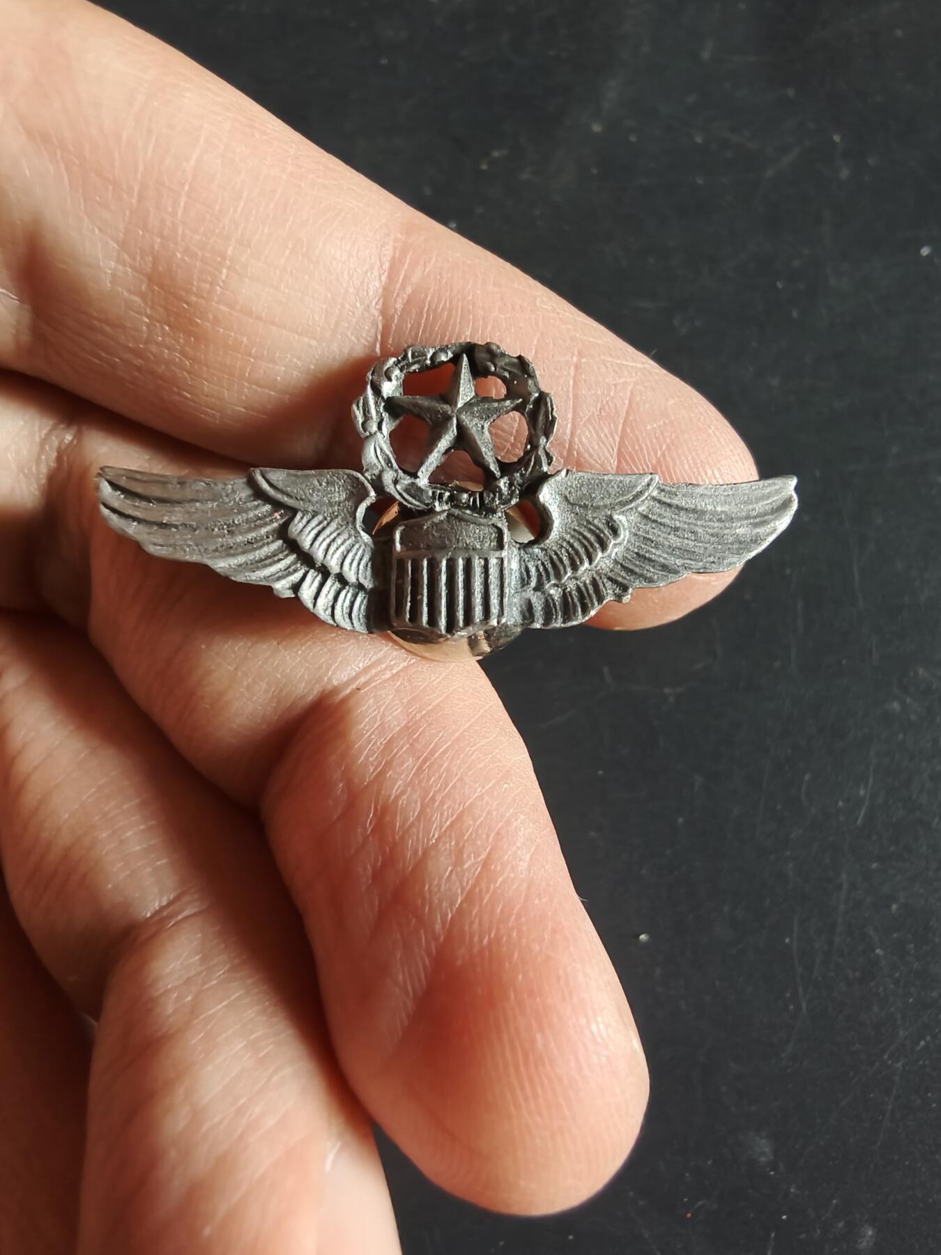 老王徽章第163期 13-15日三场连拍 16日统一发货  13、14日结束后可寄存 美国空军飞行员高级技能章    1.5英寸 