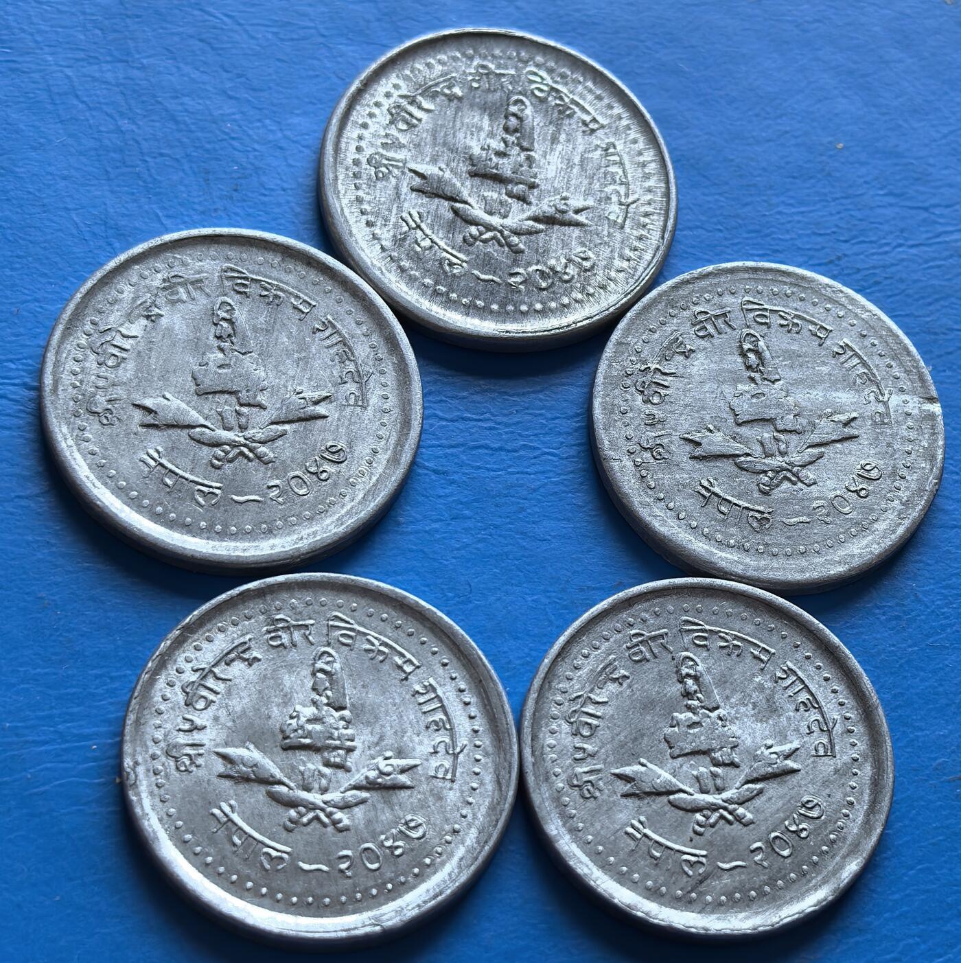 外国优质老铜币银币，周六九点倒数截拍，满百包邮，可寄存半年，喜欢朋友微信扫描二维码可直接参拍