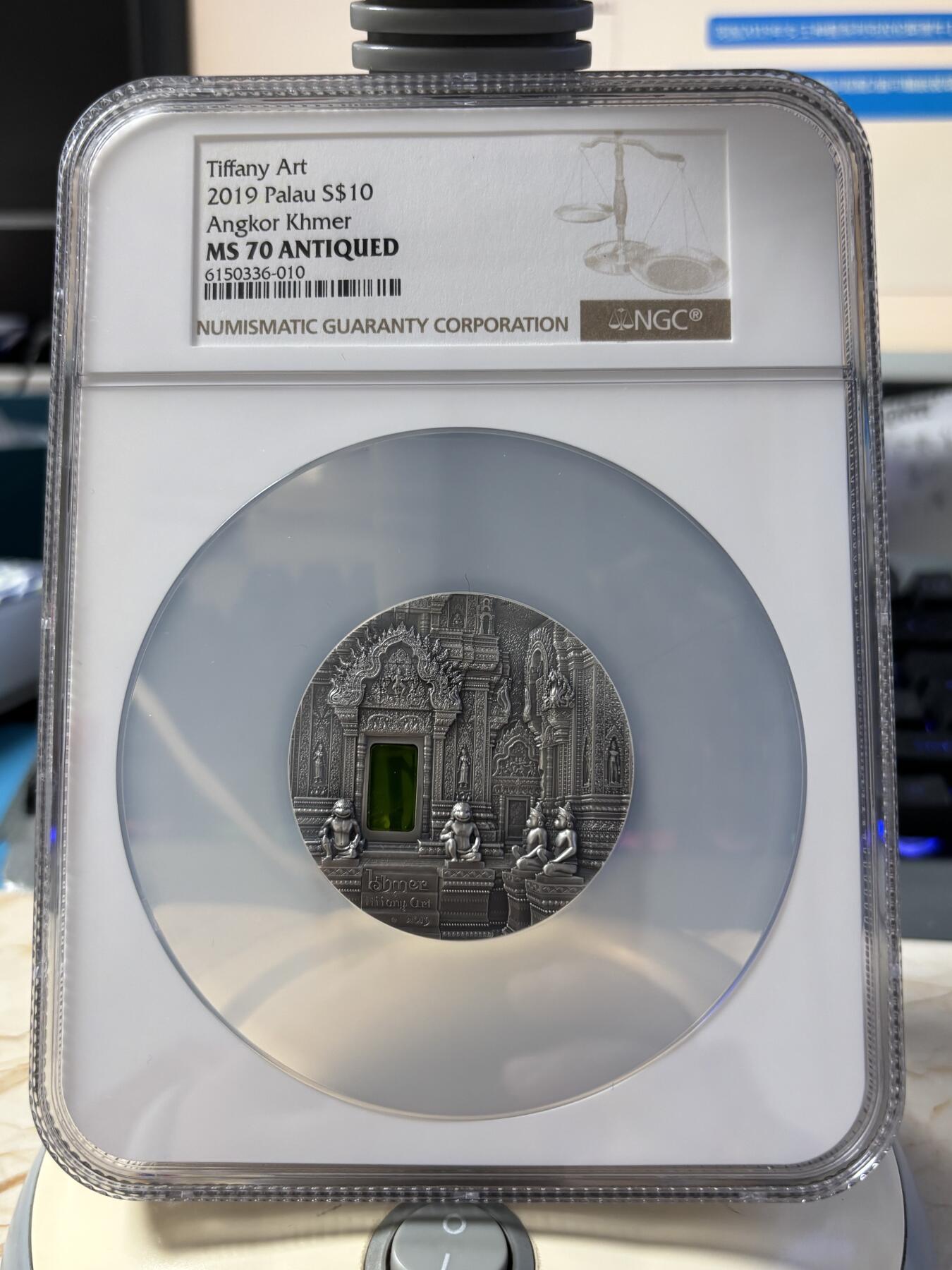 第181期拍卖 帕劳2019年蒂凡尼柬埔寨吴哥窟2盎司镶嵌玻璃银币NGC-MS70原盒证书，999银，发行999枚