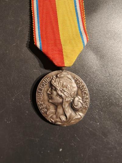 老王徽章第163期 13-15日三场连拍 16日统一发货  13、14日结束后可寄存 - 法国莫泽尔省音乐协会奖章    早期版高浮雕 