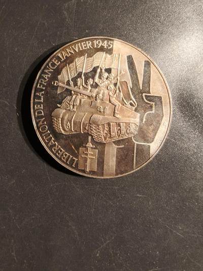 老王徽章第163期 13-15日三场连拍 16日统一发货  13、14日结束后可寄存 - 法国二战纪念章    1945年本土解放     直径41mm.    重量30.8g