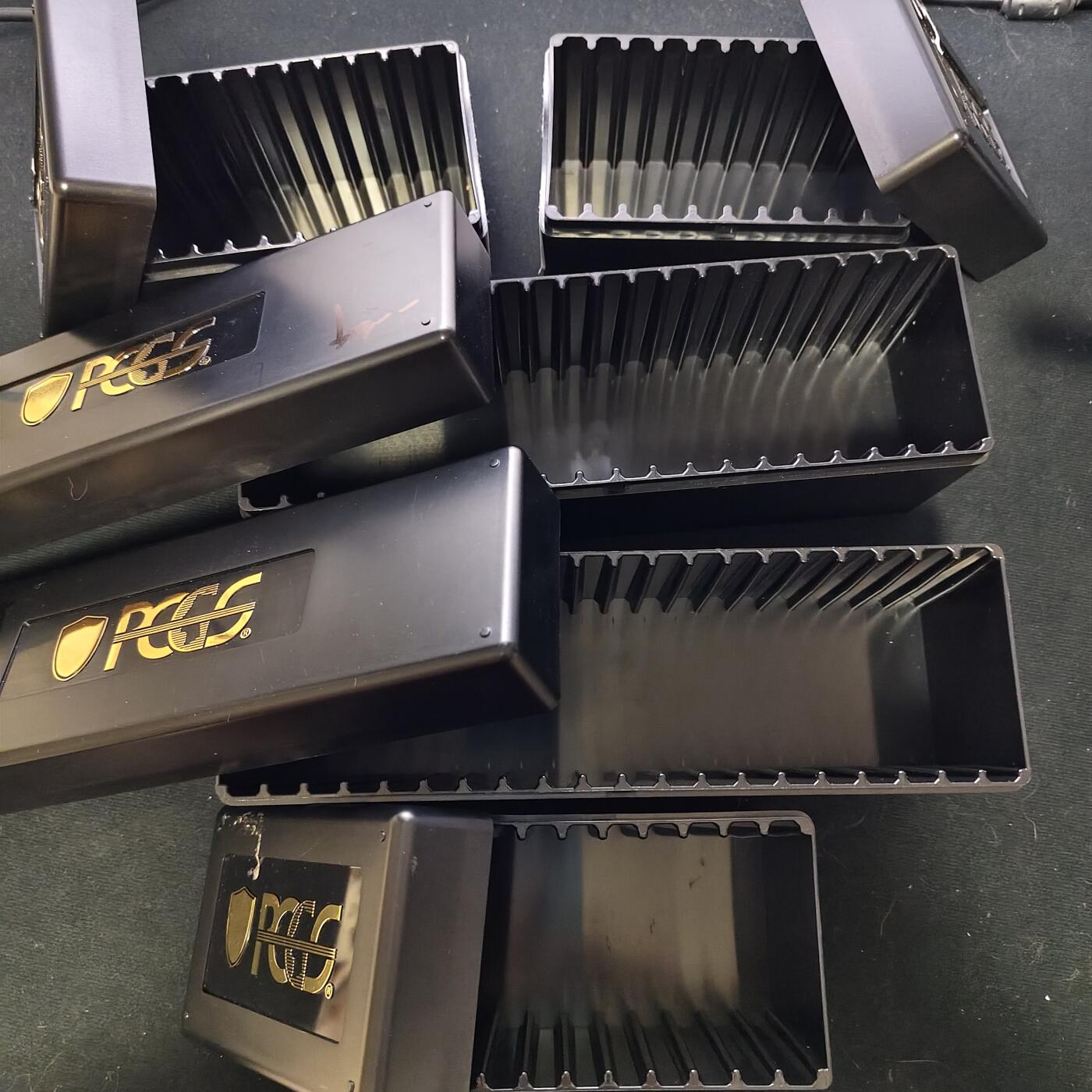 【全场包邮】纯粹捡漏拍477场（免费代拍第14场）调整中 【收藏工具】PCGS评级币收纳盒黑盒5个-10枚装3个+20枚装2个