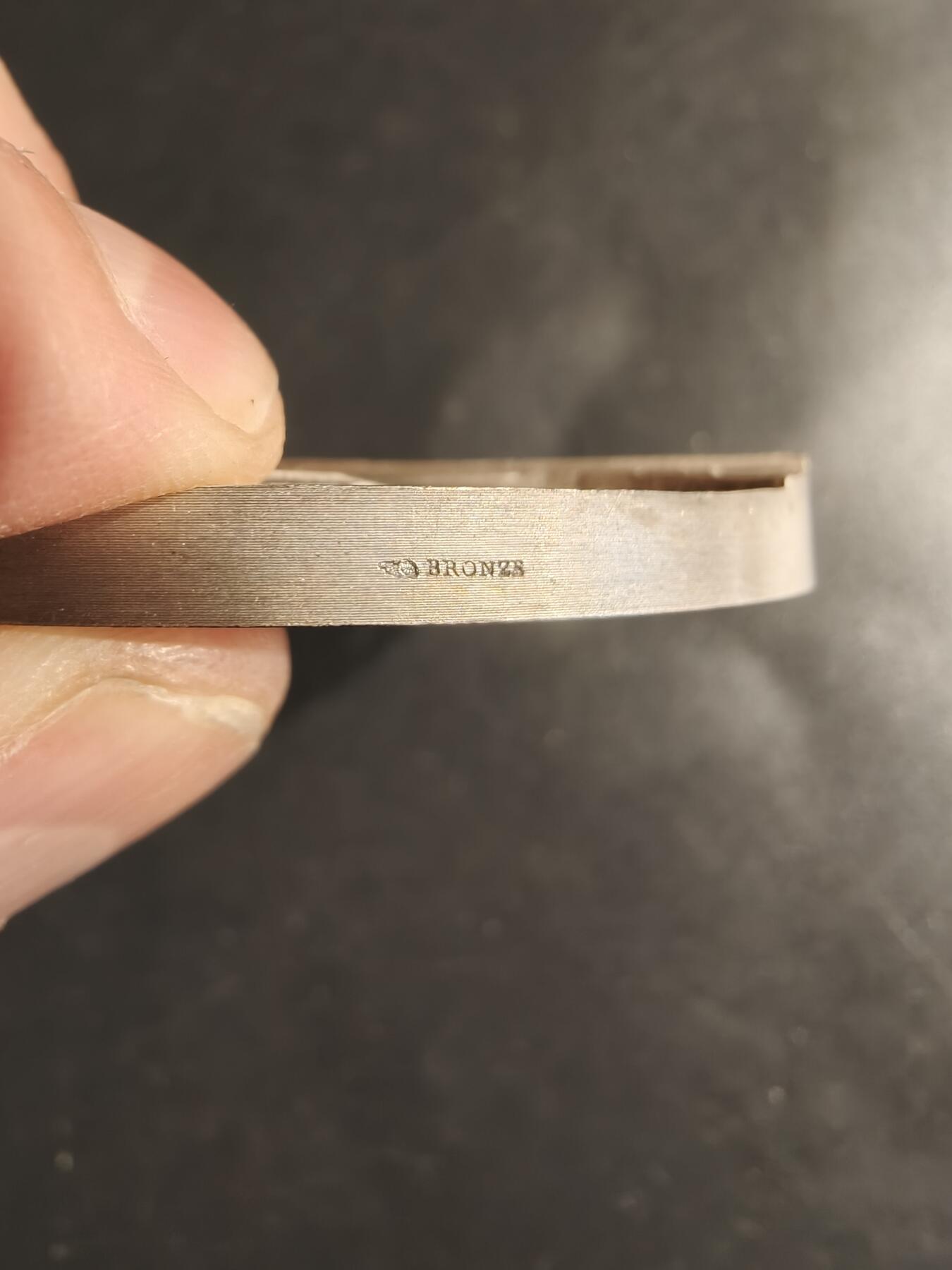 老王徽章第163期 13-15日三场连拍 16日统一发货  13、14日结束后可寄存  法国图卢兹圣塞尔南大教堂镀银大铜章     直径68mm.   重量176.4