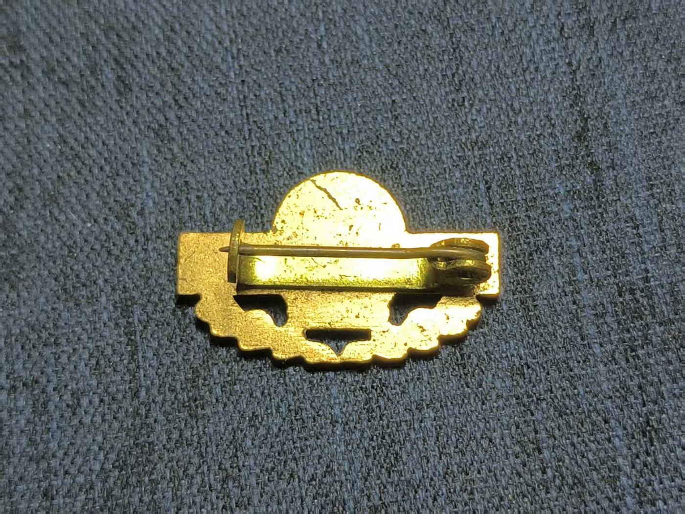 罗岚⭐爱藏⭐精品专拍第七场-分享拍场赚佣（周六有群拍，详细看简介） 民主德国 体育体能章（蓝色意为健康）珐琅质