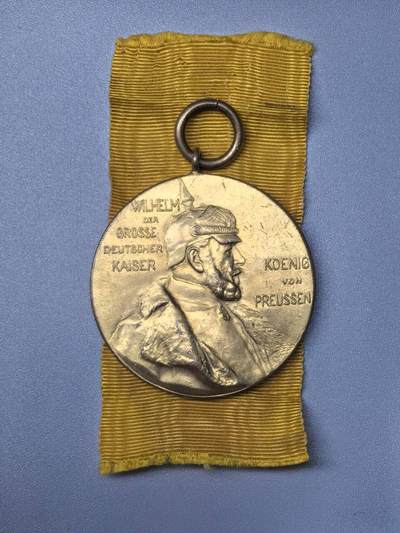 小驴勋章奖章收藏11月15日周六晚五点拍卖（珍爱和平，收藏战争，铭记历史，勿忘国耻，忠党爱国。有偿代拍，送拍规则在简介最后，参拍须阅读规则后再参拍，关系到运费包装发货时效真假辨别等关键信息，拍卖时不再发原图，看大图店主微信码在拍卖店铺介绍里） - 德皇百年纪念章，背面有划痕