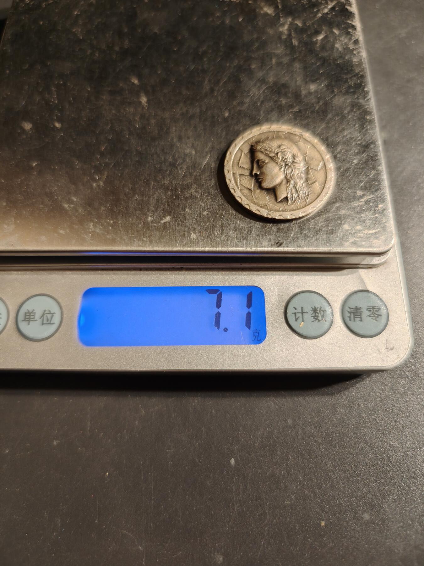 老王徽章第163期 13-15日三场连拍 16日统一发货  13、14日结束后可寄存  法国玛丽安娜纪念章     直径26mm.   重量7.1g