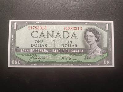 2025十一月第四期，总202期 - 加拿大1954版1元“魔鬼脸”版本首签UNC-有挤纸，因新发行纸币的女王发型可以看出来一个魔鬼向下看的脸而被舆论攻击，从而紧急改版，导致此版本稀少