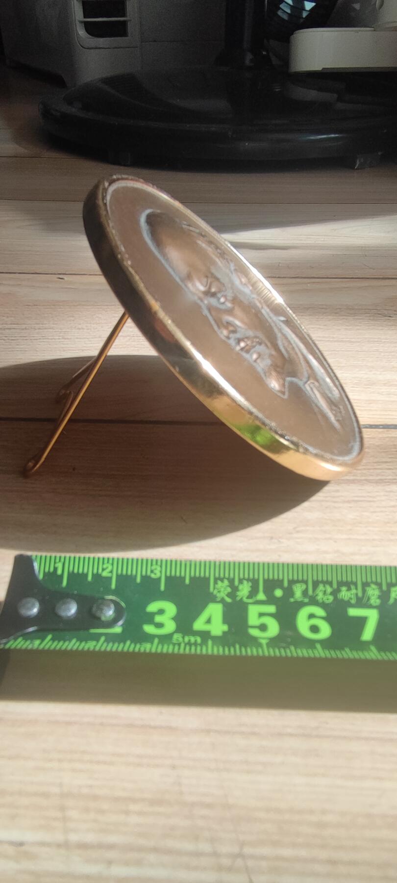 红色经典收藏拍卖专场第31期 苏联产 列宁头像摆件 可以挂 边缘有磨损 247克 列宁头像空心