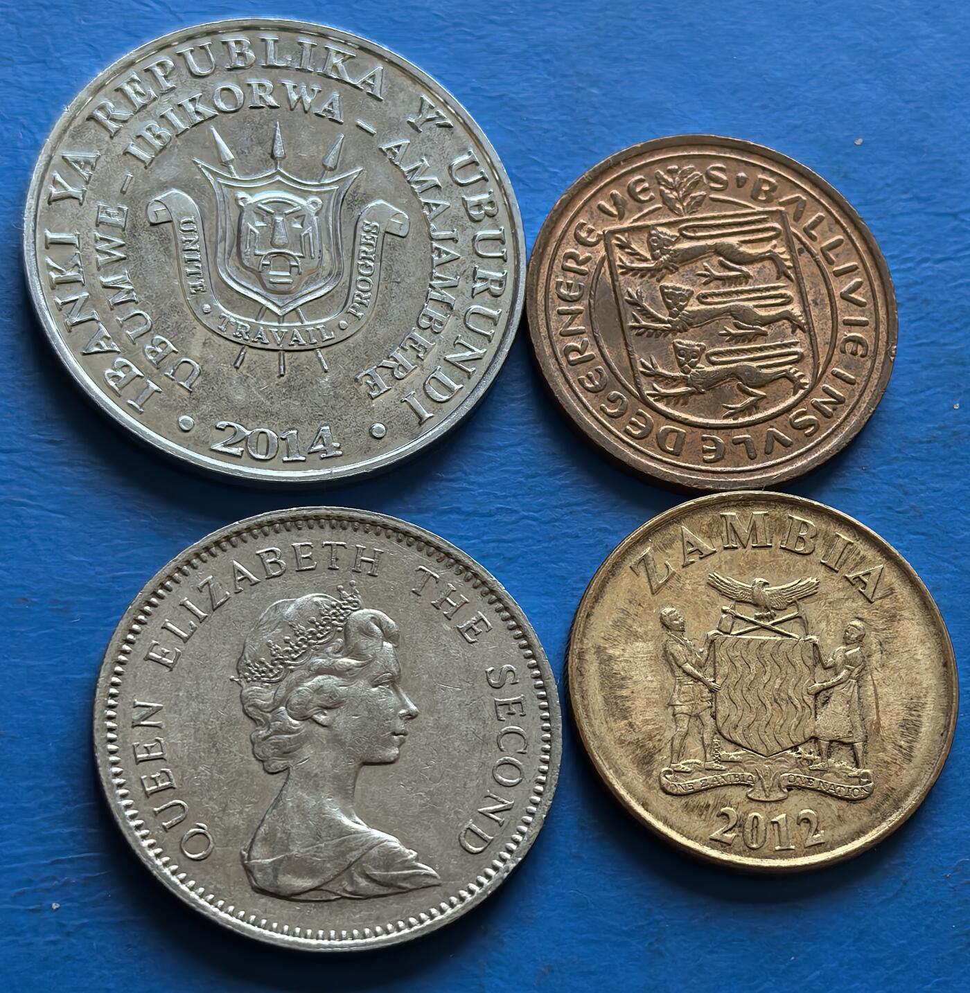 外国优质老铜币银币，周六九点倒数截拍，满百包邮，可寄存半年，喜欢朋友微信扫描二维码可直接参拍