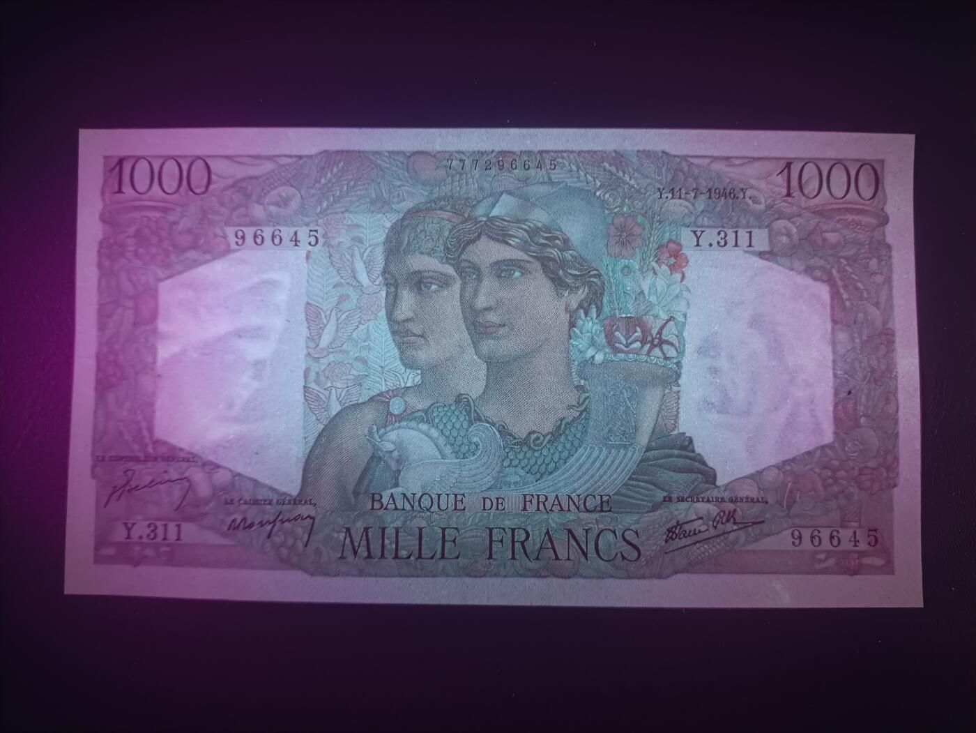 2025十一月第四期，总202期 法国1946年1000法郎UNC-有针孔，女武神和农妇，战后初期发行