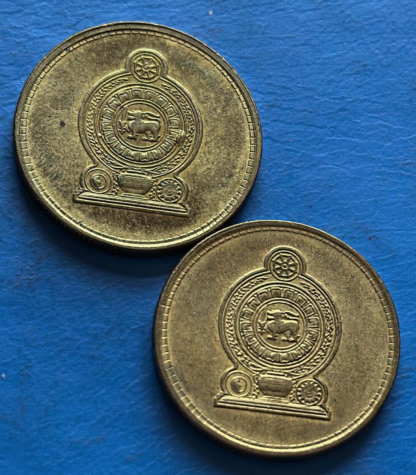 外国优质老铜币银币，周六九点倒数截拍，满百包邮，可寄存半年，喜欢朋友微信扫描二维码可直接参拍