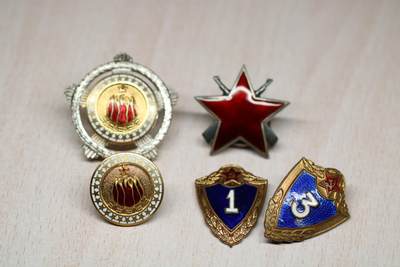 大猫徽章拍卖 第282期 - 南斯拉夫二级友谊、三级游击队之星 苏联证章