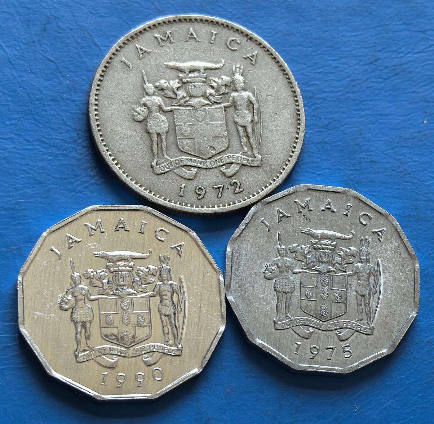 外国优质老铜币银币，周六九点倒数截拍，满百包邮，可寄存半年，喜欢朋友微信扫描二维码可直接参拍