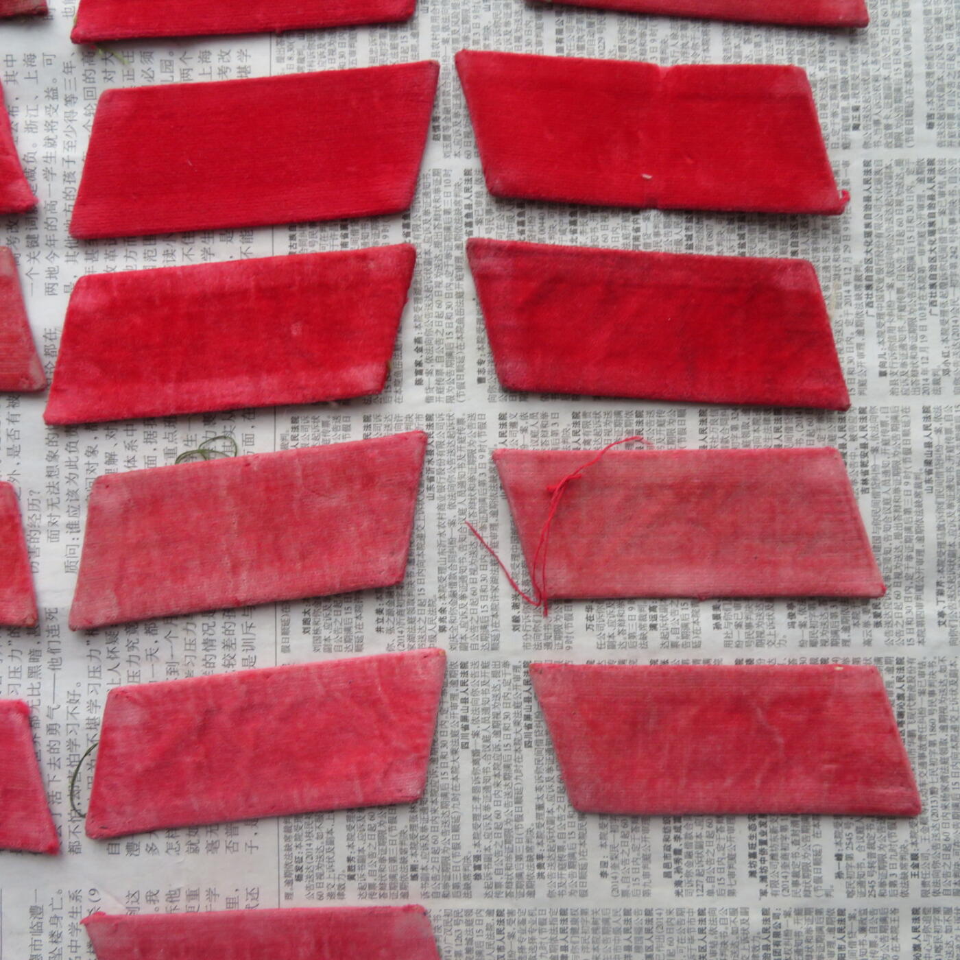 08--使用过的65通用无扎线红领章12付加两个单只一组20241012