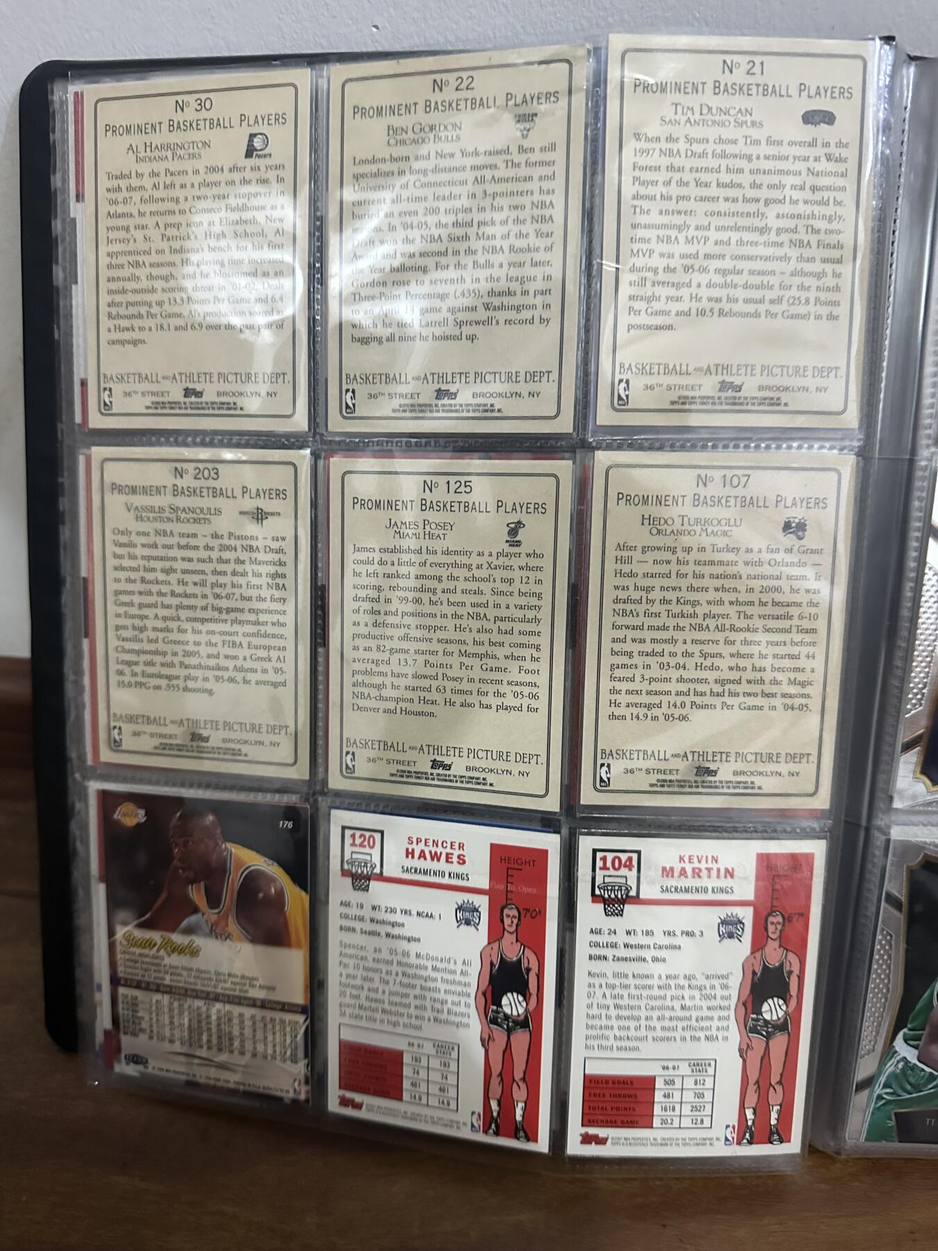 球星卡有好多张限编卡卡册一起出