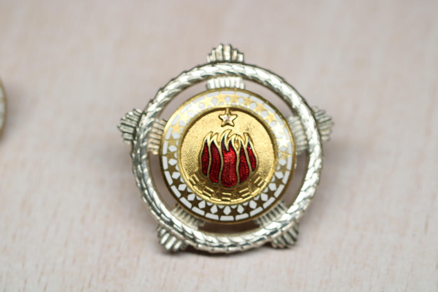 大猫徽章拍卖 第282期 南斯拉夫二级友谊、三级游击队之星 苏联证章