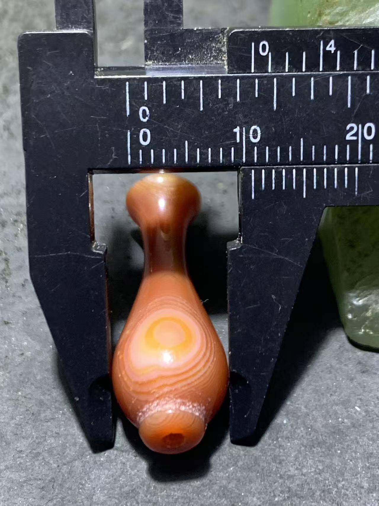 精美高玉化千层纹缠丝玛瑙双天眼瓶子珠一个，