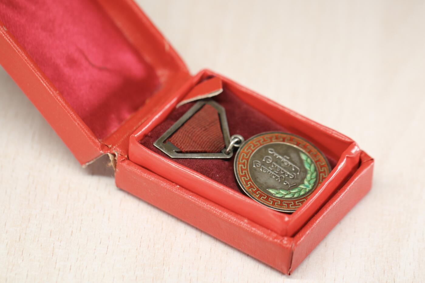 大猫徽章拍卖 第282期 蒙古🇲🇳 荣誉奖章 带盒 