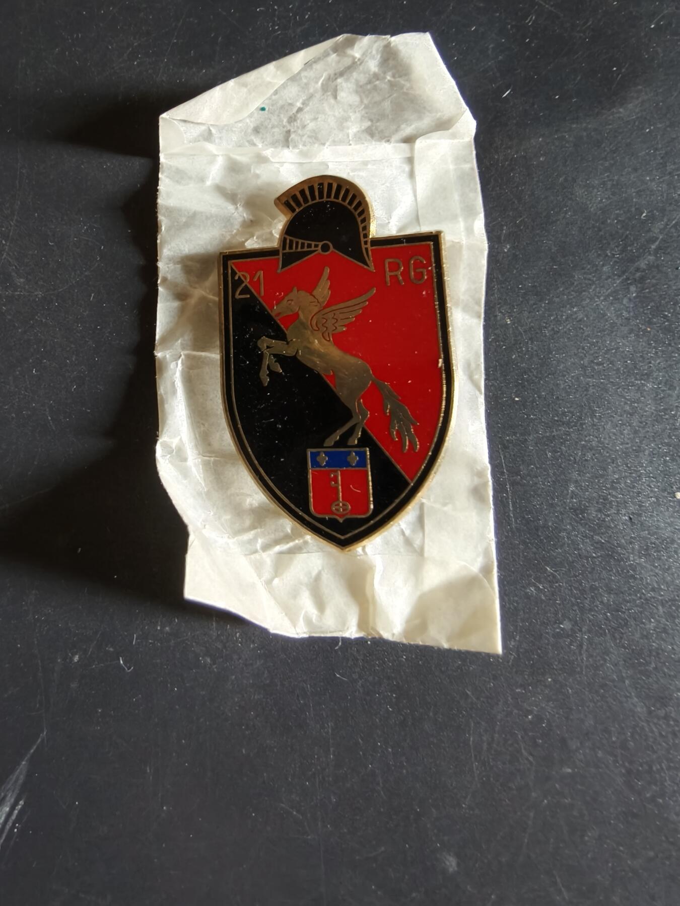 老王徽章第163期 13-15日三场连拍 16日统一发货  13、14日结束后可寄存 法国第21工兵团证章    原厂纸袋 