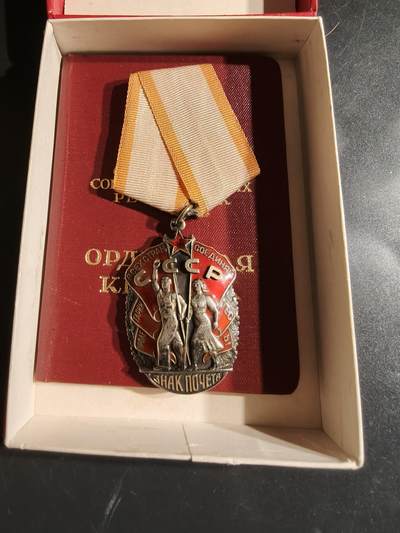 老王徽章第163期 13-15日三场连拍 16日统一发货  13、14日结束后可寄存 - 苏联荣誉勋章     银质珐琅     原盒带证书 