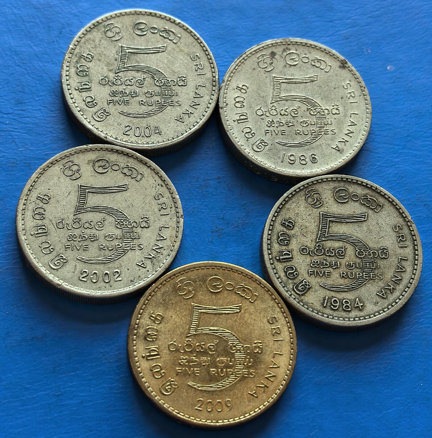 外国优质老铜币银币，周六九点倒数截拍，满百包邮，可寄存半年，喜欢朋友微信扫描二维码可直接参拍