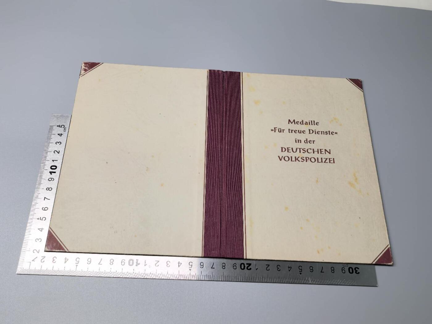 小驴勋章奖章收藏11月15日周六晚五点拍卖（珍爱和平，收藏战争，铭记历史，勿忘国耻，忠党爱国。有偿代拍，送拍规则在简介最后，参拍须阅读规则后再参拍，关系到运费包装发货时效真假辨别等关键信息，拍卖时不再发原图，看大图店主微信码在拍卖店铺介绍里）