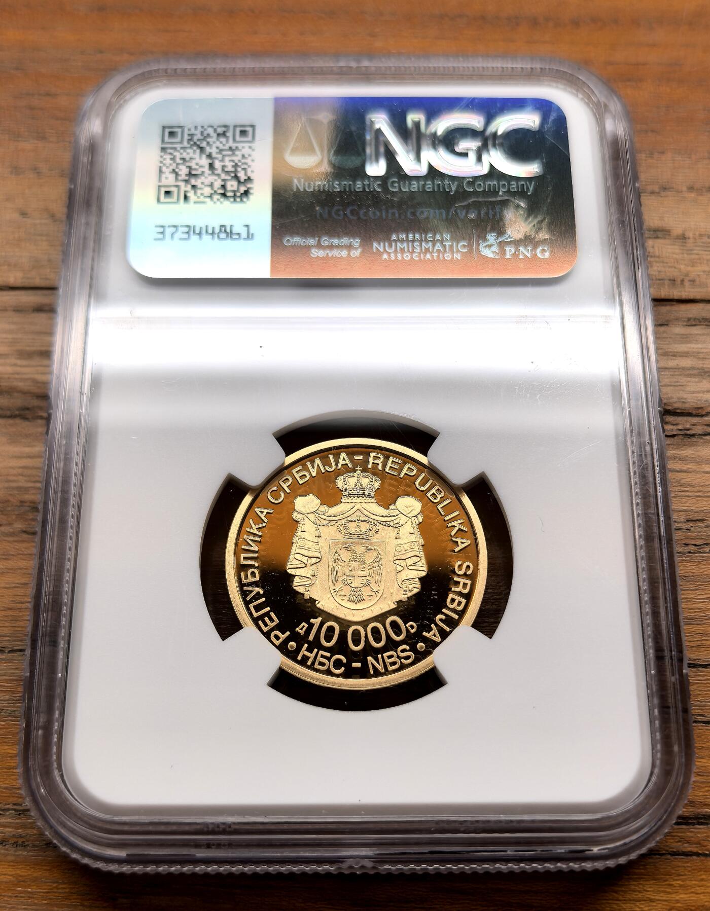 泉海漫舟·凡希社世界钱币微拍第三百十四期 2006塞尔维亚纪念塞裔美国科学家尼古拉·特斯拉诞辰150周年纪念10000D金币精铸NGC-PF69UC，8.64g，900金，发行仅1000枚，稀有。马斯克的电动车品牌即是向这位他平生敬仰的科学家致敬。