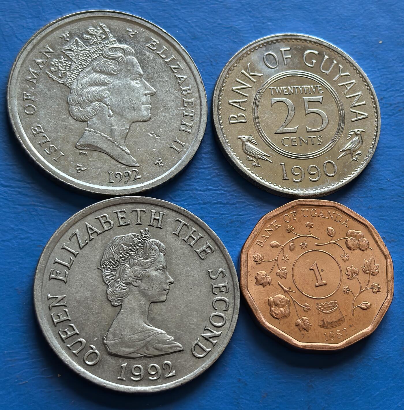 外国优质老铜币银币，周六九点倒数截拍，满百包邮，可寄存半年，喜欢朋友微信扫描二维码可直接参拍