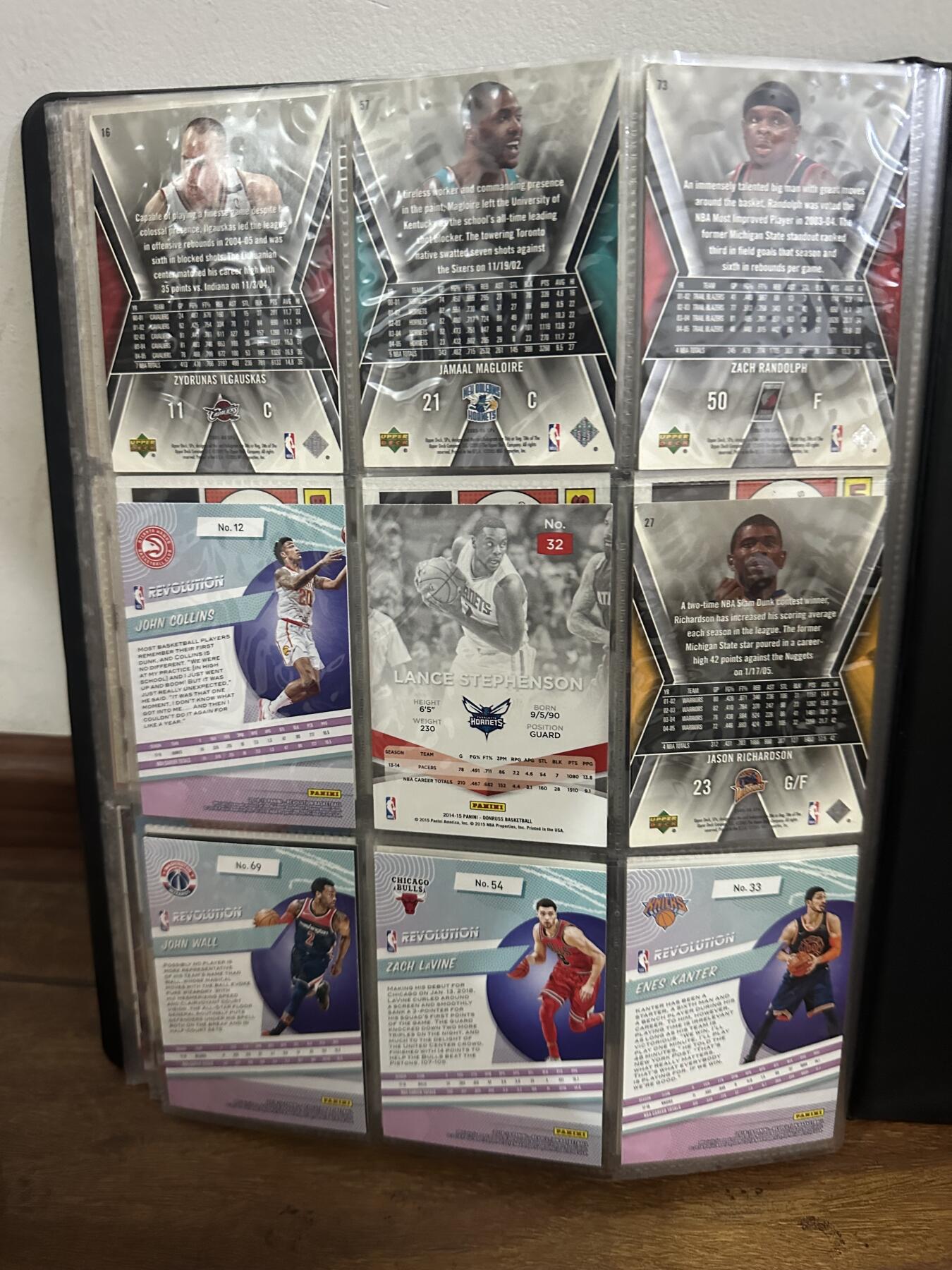 球星卡有好多张限编卡卡册一起出